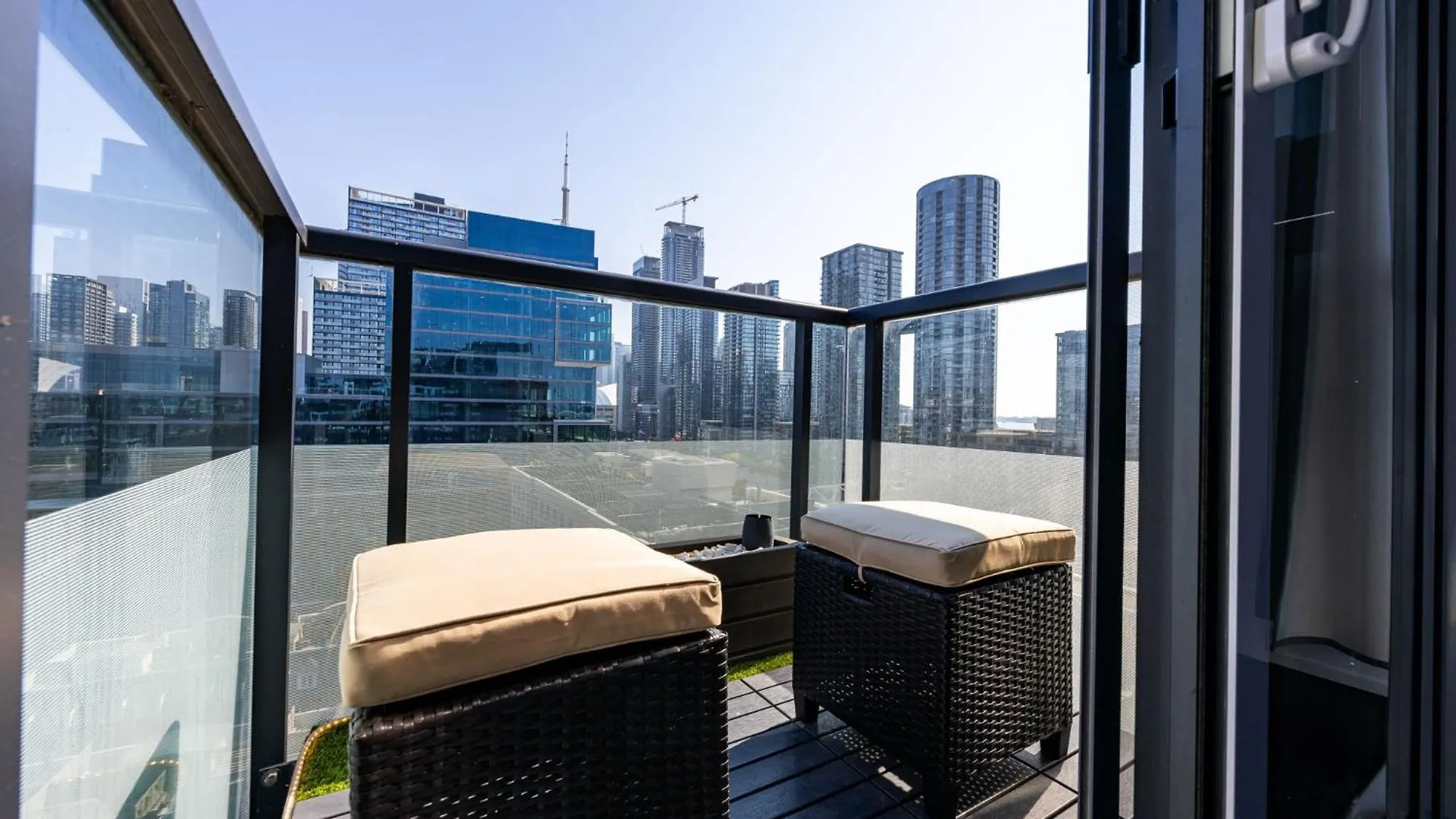 トロント Parc Loft Penthouse With 4Bd-Wfh-Ps5-Cn Tower Viewsヴィラ カナダ